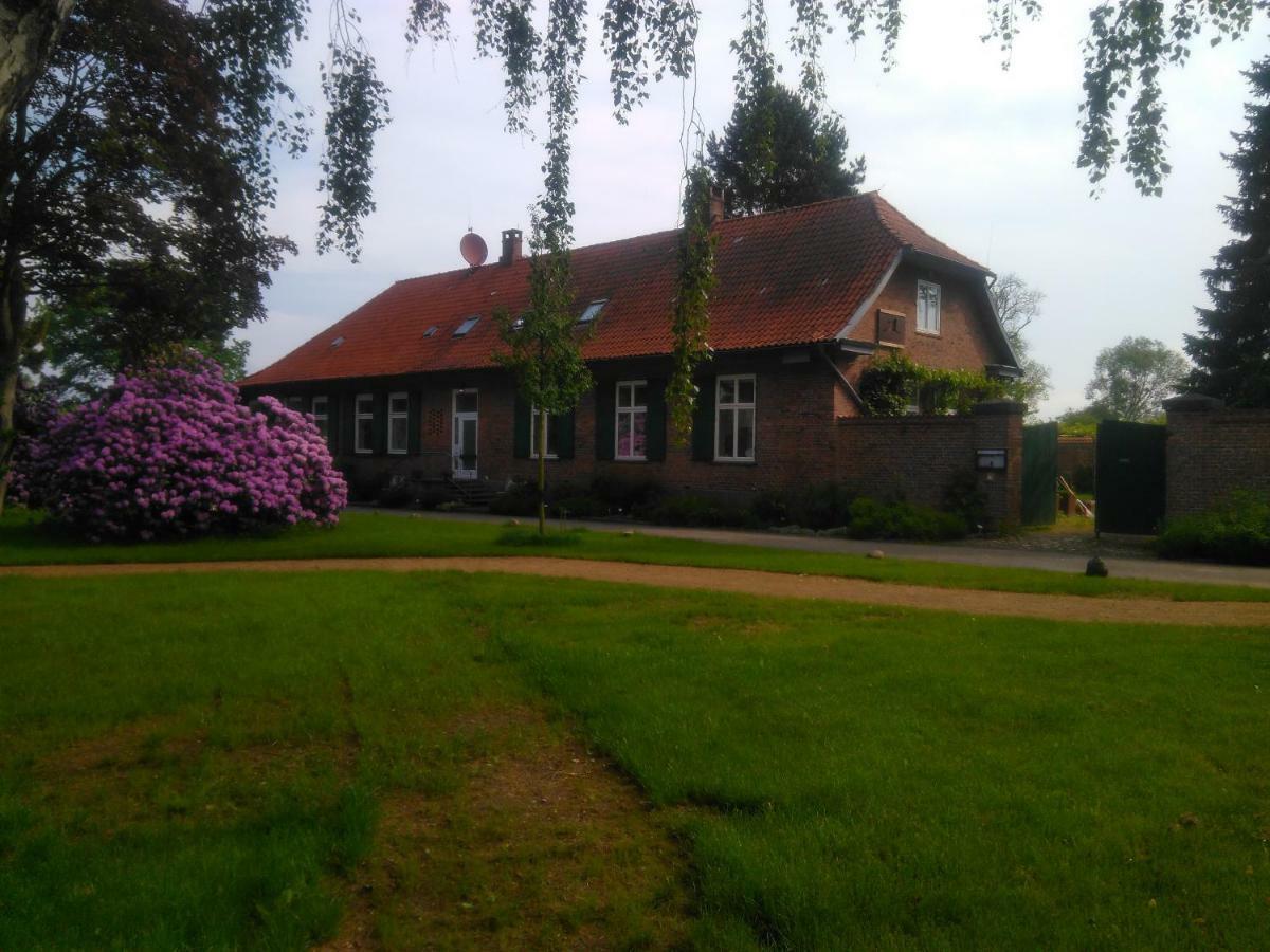 4 Sterne Wohnen Zum alten Forsthof am Schlosspark, App 1 smuck und groot Eutin Exterior foto