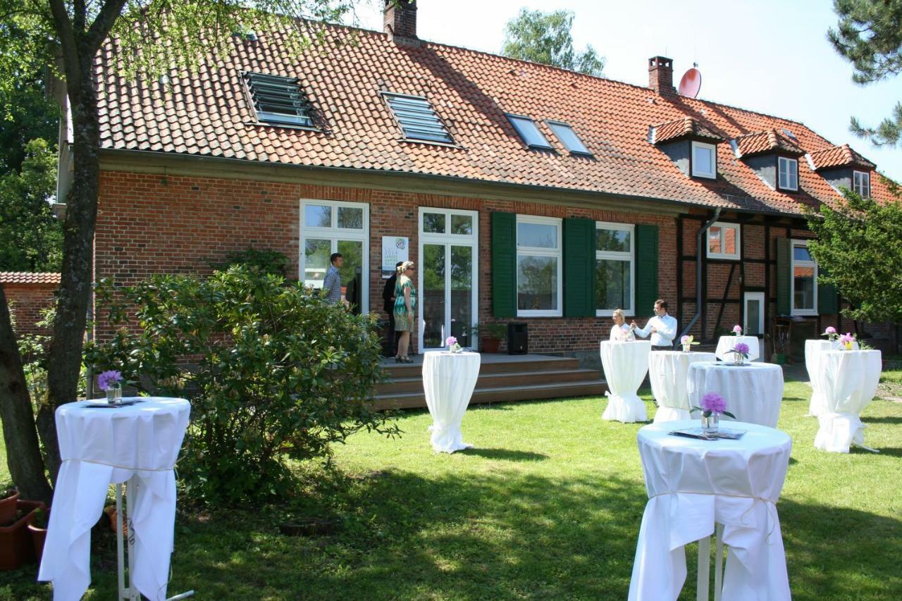 4 Sterne Wohnen Zum alten Forsthof am Schlosspark, App 1 smuck und groot Eutin Exterior foto