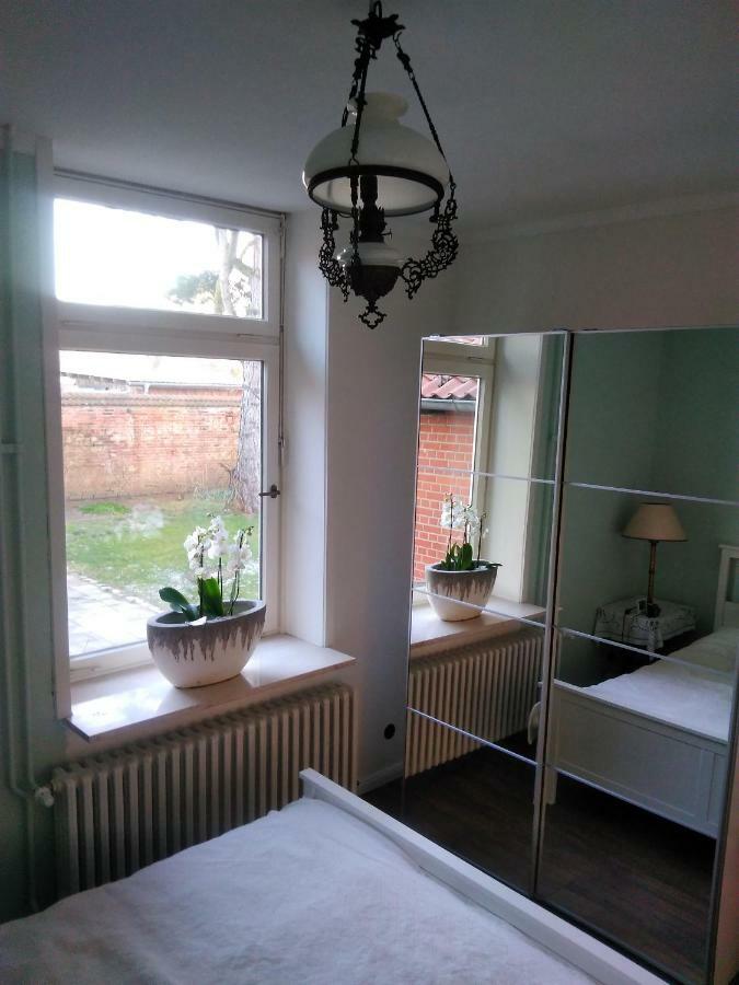 4 Sterne Wohnen Zum alten Forsthof am Schlosspark, App 1 smuck und groot Eutin Exterior foto