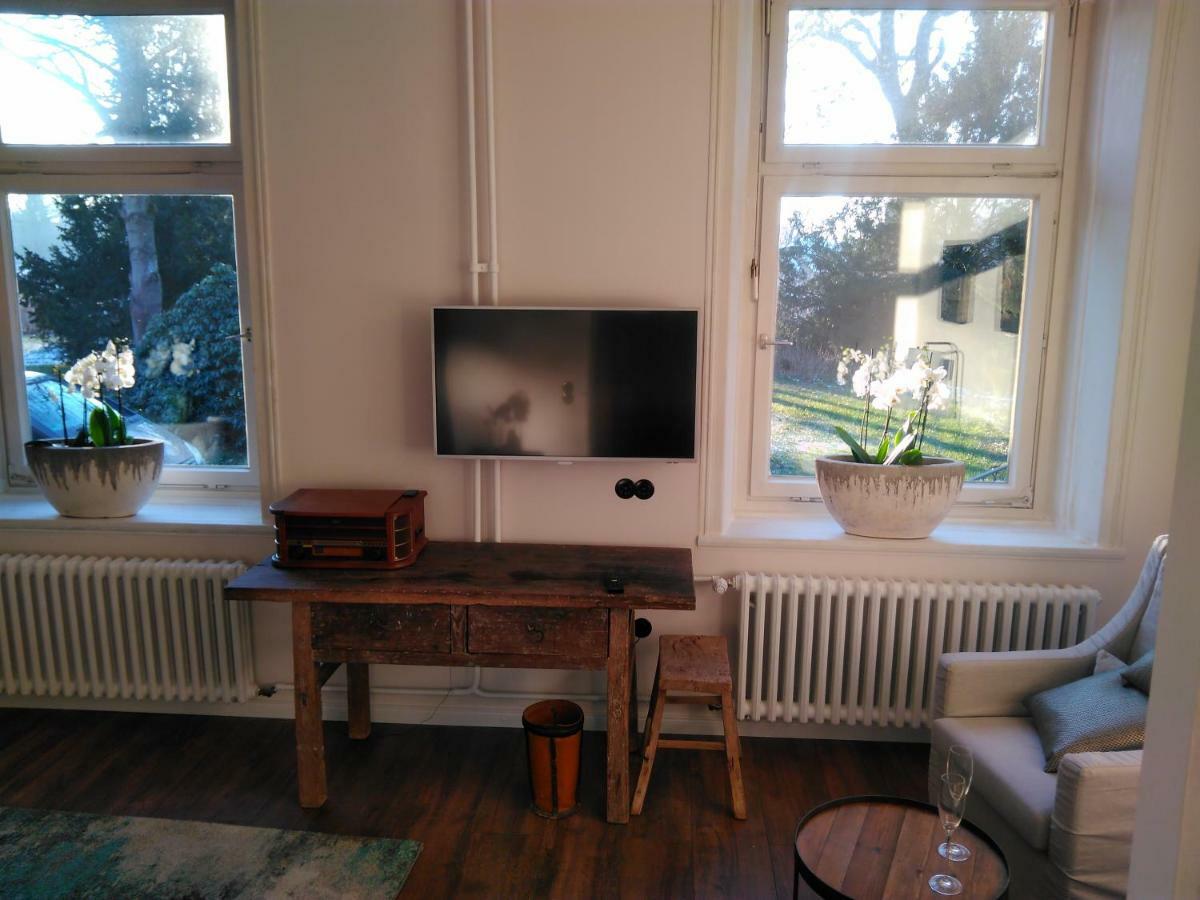 4 Sterne Wohnen Zum alten Forsthof am Schlosspark, App 1 smuck und groot Eutin Exterior foto